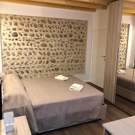Casa All'angolo فيرونا